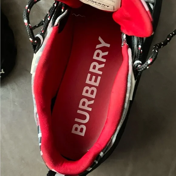 Stylish Plaid Sneakers with Red Accents - Picture 9 of 10